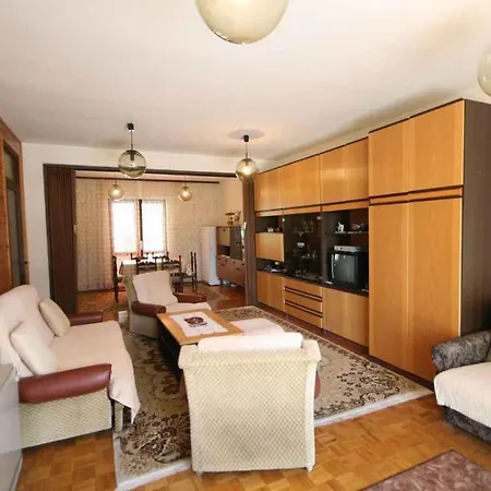 One-bedroom In Viii Apartment *